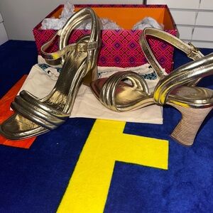 👀👀👀😍😍😍 SZ 10.5 TORY BURCH SPARK GOLD PUFFED UP SANDAL